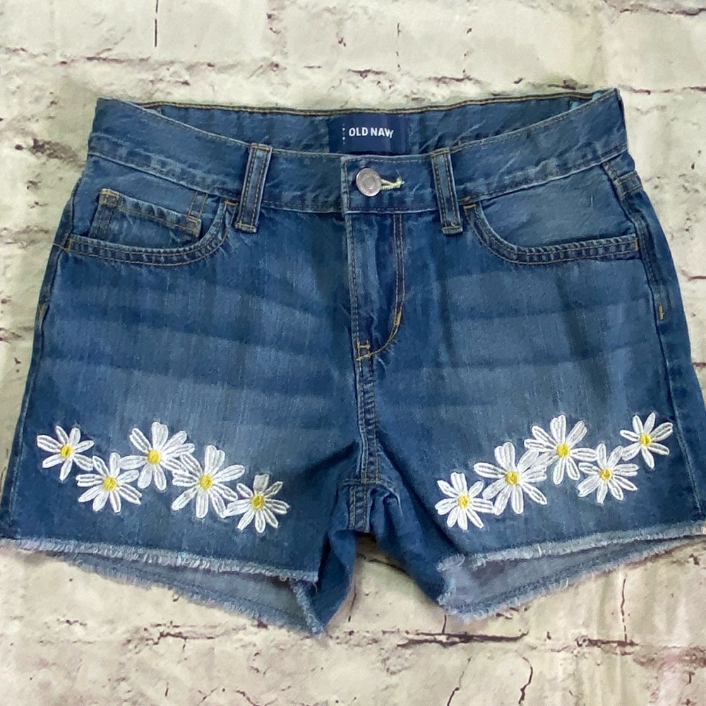 Old Navy shorts with Daisy embroidery NWT Size 12